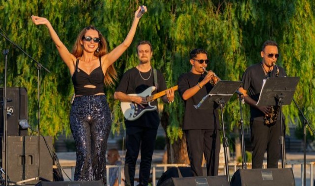 İzmirliler “Yaza Merhaba” dedi