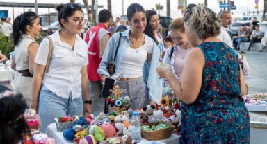 Karşıyaka’da El Emeği Gece Pazarı geri döndü