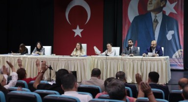 Konak Meclisi’nde Başkan Tugay’a destek açıklaması