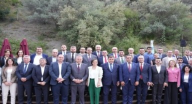 Kritik dava öncesi belediye başkanlarından Özel'e destek: Karanlığa teslim olmayacağız