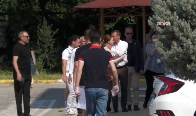 Özgür Özel sözünü tuttu... Ferdi Zeyrek'in kızı Nehir'i sınav sabahı yalnız bırakmadı!