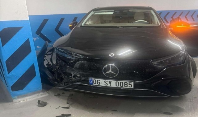 Çeşme'de vale 7 milyonluk aracı pert etti