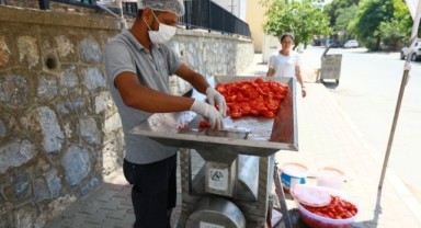 Efes Selçuk'ta kışlık salça hazırlığı için kolaylık!