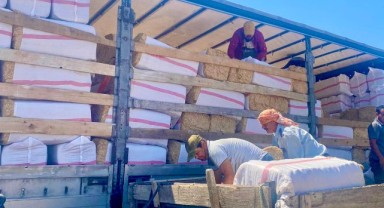 Urla Belediyesinden Zeytineli’ne 19 Ton Saman Desteği