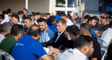 Başkan Tugay cuma sabahı işçilerle buluştu