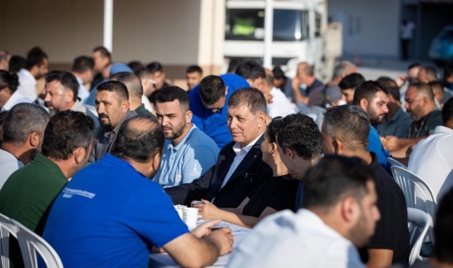 Başkan Tugay cuma sabahı işçilerle buluştu