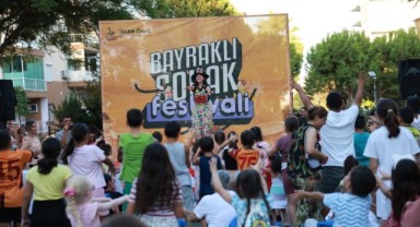 Bayraklı Sokak Festivali’nde çocuklar doyasıya eğlendi