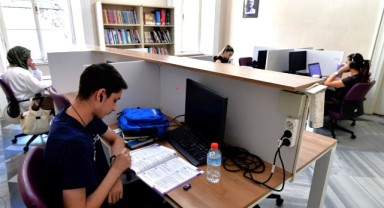 Bornova’da 8 kitaplık 9 bin üye ile hizmette