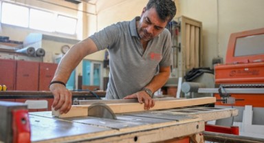 Bornova’nın parklarına yeni nesil oturma alanları