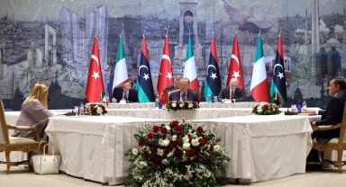 Cumhurbaşkanı'ndan Dolmabahçe'de Kritik Üçlü Zirve