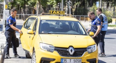 İzmir’de zabıta ekiplerinden yolcu kılığında taksi denetimi