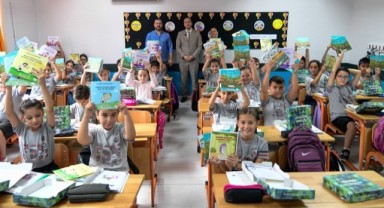 Kırtasiye desteği Bornova Belediyesi’nden hayaller çocuklarımızdan!