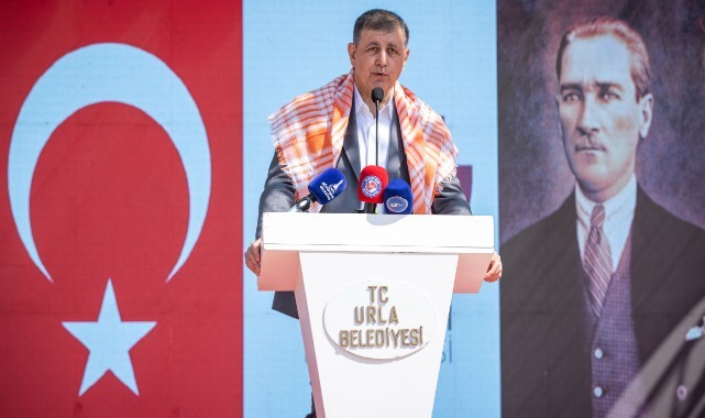 Urla’nın geleneksel bağbozumu şenliği renkli görüntülerle başladı