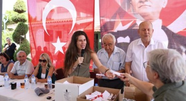 Başkan Lâl Denizli’nin girişimleriyle 300 hak sahibi vatandaş tapularına kavuştu