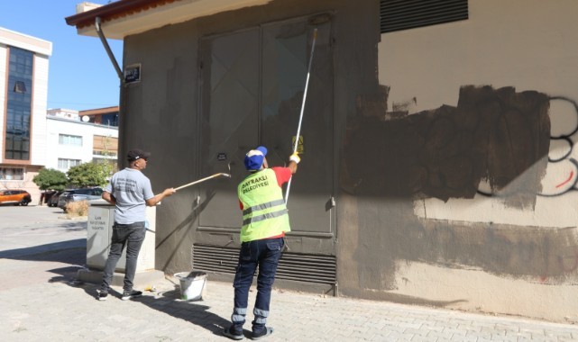 Bayraklı'da parklar yenileniyor
