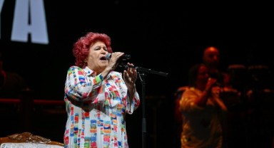 Çim Konserleri’nde Selda Bağcan rüzgarı esti