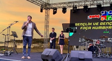 Gençler, kamp için Foça’da buluştu