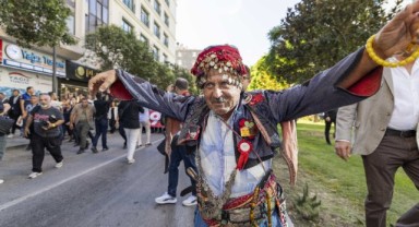 İzmir’de Geleneksel Zafer Yürüyüşü