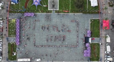İzmir'de Uluslararası 9 Eylül İzmir Yarı Maratonu renkli görüntülere sahne oldu