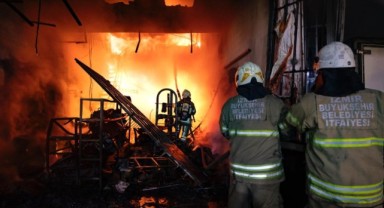 İzmir İtfaiyesi 8 ayda 11 bin 564 yangına müdahale etti
