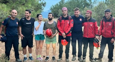İzmir İtfaiyesi kayalıklarda mahsur kalan üç genci kurtardı