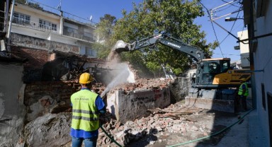 Ballıkuyu dönüşüm bölgesindeki metruk yapılar yıkılıyor