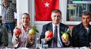 Başkan Tugay Nar hasadı yaptı: Gelecek çalışarak güzel olacak
