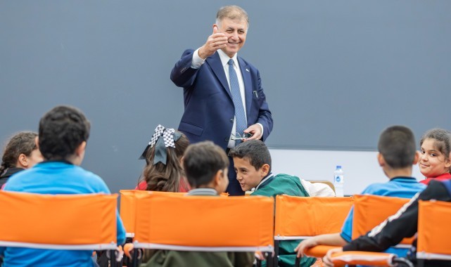 Başkan Tugay okudu, Kadifekaleli çocuklar dinledi