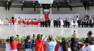 Bucalı miniklerden duygu dolu kutlama