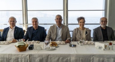 CHP Karşıyaka’da delegelerden Güçlü’ye yetki, Aslanoğlu’na destek!