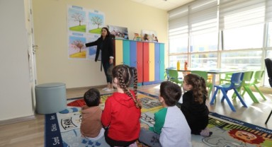 Efes Selçuk’ta tarım işçisi kadınların çocukları Deppo Efes Masal Evi’ne emanet