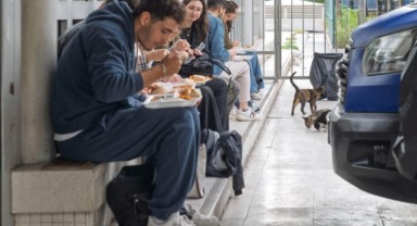 İzmir’de anne eli lezzetinde ücretsiz yemek