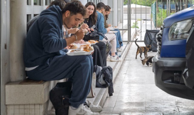 İzmir’de anne eli lezzetinde ücretsiz yemek
