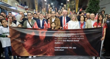 Menemen'de binler, Cumhuriyet sevgisiyle yürüdü