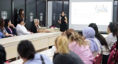 Mutlu Çocuklar’ın anneleri seminere katıldı