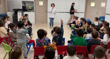 Bayraklı Belediyesinden anaokulu öğrencilerine ağız ve diş sağlığı eğitimi