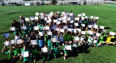 Bornovalı minikler 10 Kasım anısına mücadele etti