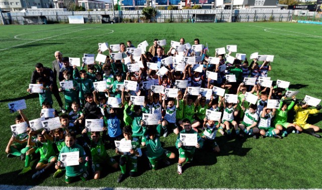 Bornovalı minikler 10 Kasım anısına mücadele etti