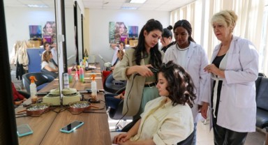 Buca Belediyesi’nin kursları kadınlara kariyer kapılarını açıyor