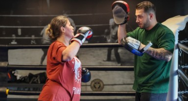 Bucalı kadınlar kick boks dersleriyle güçleniyor