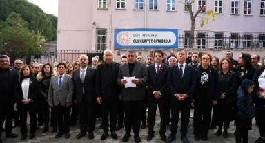CHP İzmir Örgütleri 10 Kasım'da 30 İlçede Okul Önlerindeydi