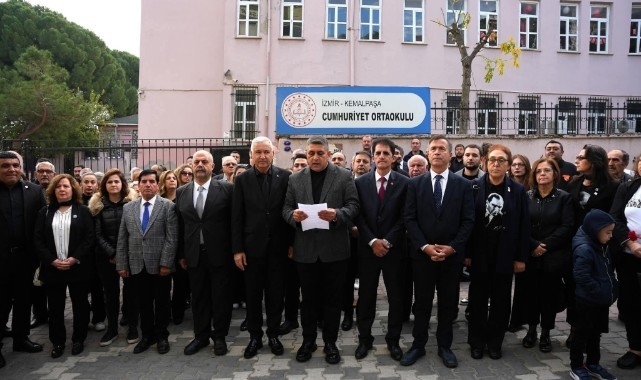 CHP İzmir Örgütleri 10 Kasım'da 30 İlçede Okul Önlerindeydi