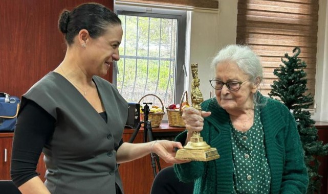 Efes Selçuk Belediyesi’nden Prof. Dr. İoanna Kuçuradi’ye Onur Ödülü