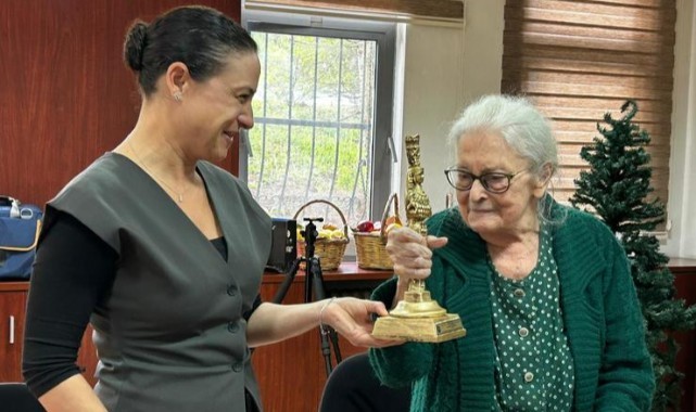 Efes Selçuk Belediyesi’nden Prof. Dr. İoanna Kuçuradi’ye Onur Ödülü