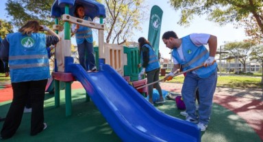 İzmirli gönüllüler el ele vererek doğa için temizlediler