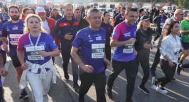 Maratonu tamamlayan Özgür Özel'in ilk sözleri İmamoğlu oldu: Ev sahibi hücreden burayı izliyor