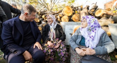 Başkan Tugay’dan Durbay’a şiirle destek