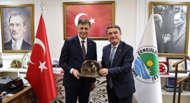 Başkan Tugay Zonguldak’ta düzenlenen sağlık zirvesine katıldı