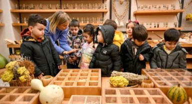 Bornova’da minik eller toprağa dokundu