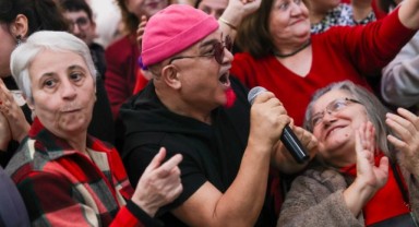 Buca Belediyesi’nden engel tanımayan yeni yıl kutlaması